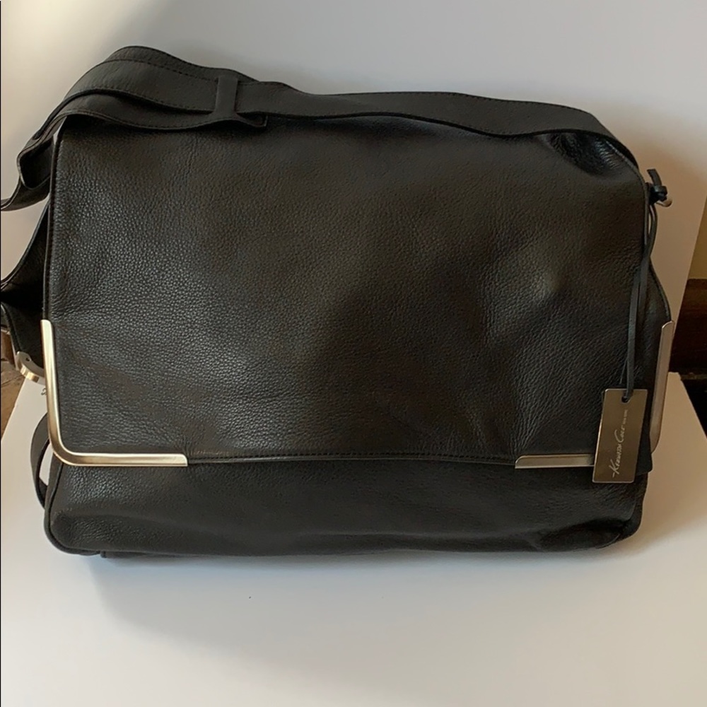 Kenneth Cole Messenger type bag